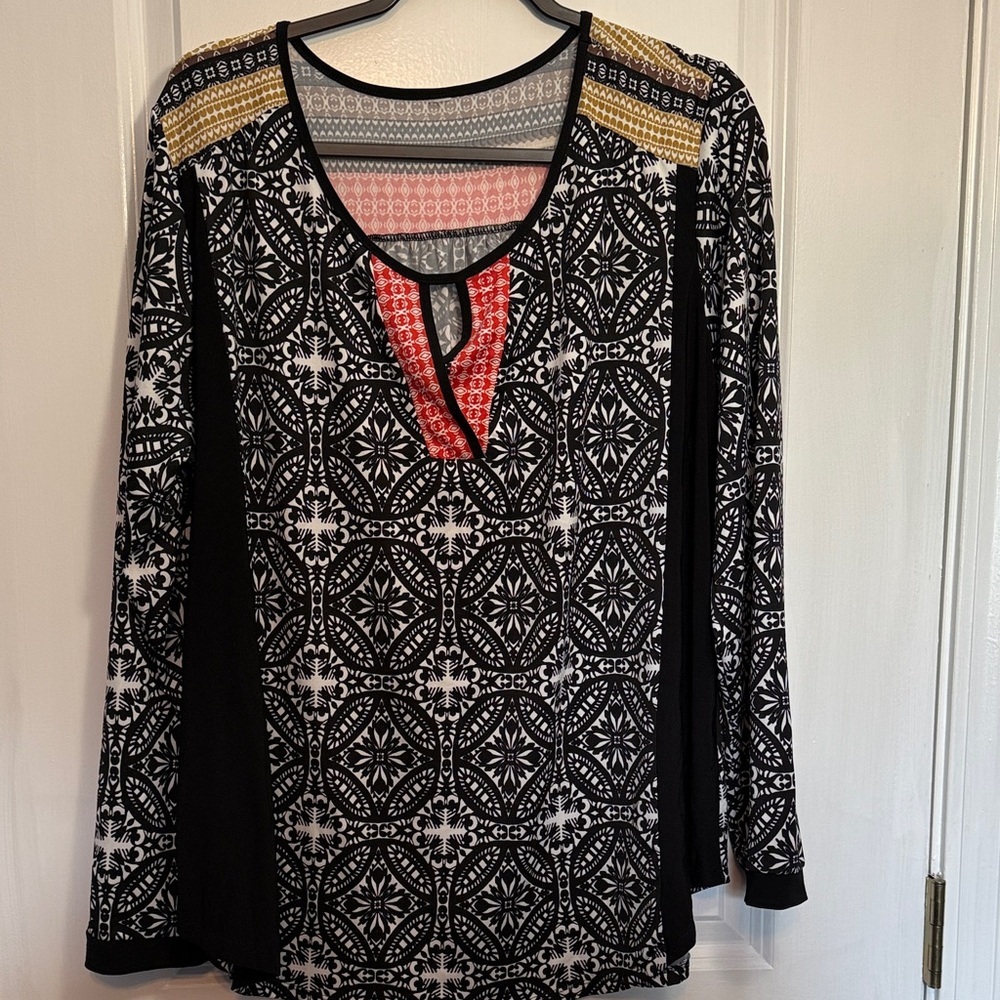 Source Unknown Black and Gold Patterned Blouse